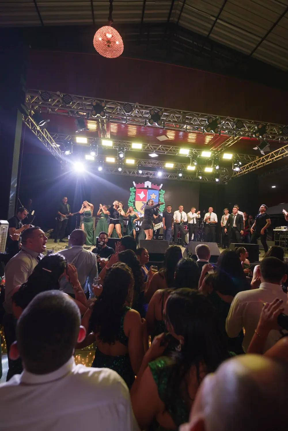 Banda Jeane Souza em apresentação ao vivo